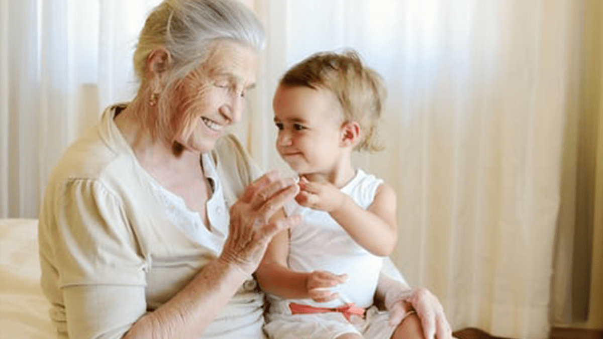 Fête des grands-mères : pourquoi elles refusent qu'on les appelle mémé ou  mamie
