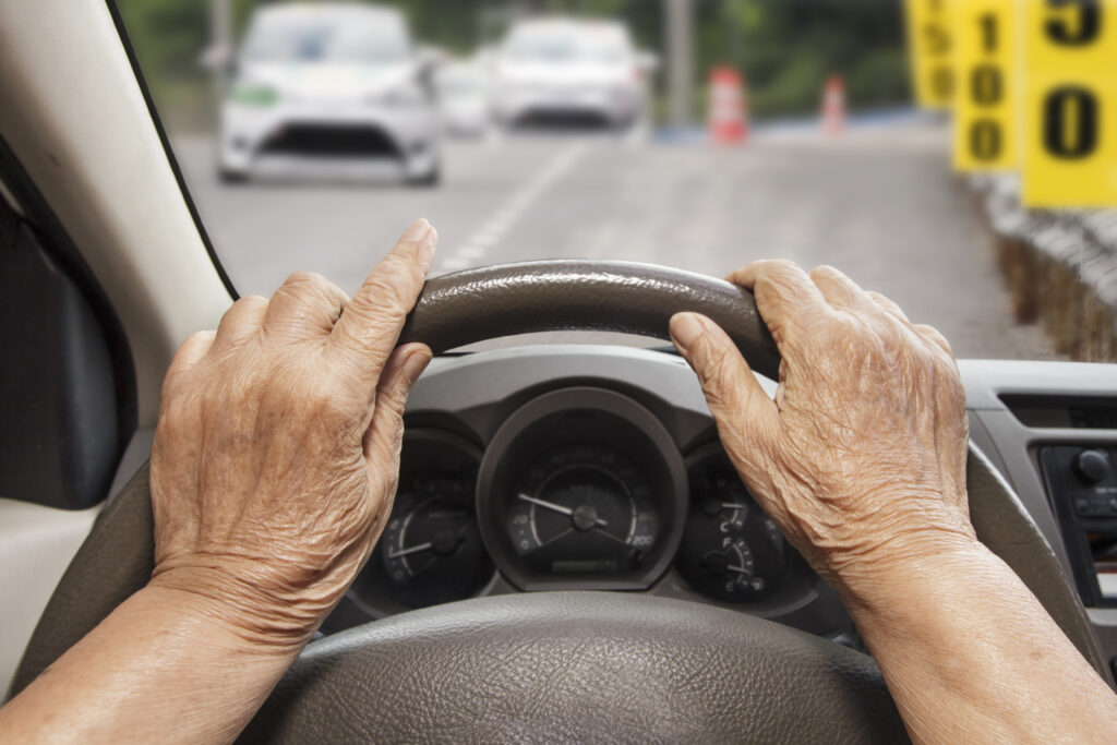 Senior -  débat - Conduite - Voiture - Route