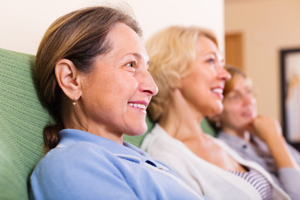 femmes seniors heureuses